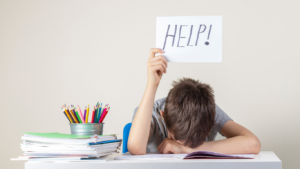 crianza pedindo axuda cos deberes